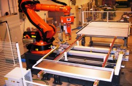 Roboter-Schweissanlage für Bauteile von Aufzügen